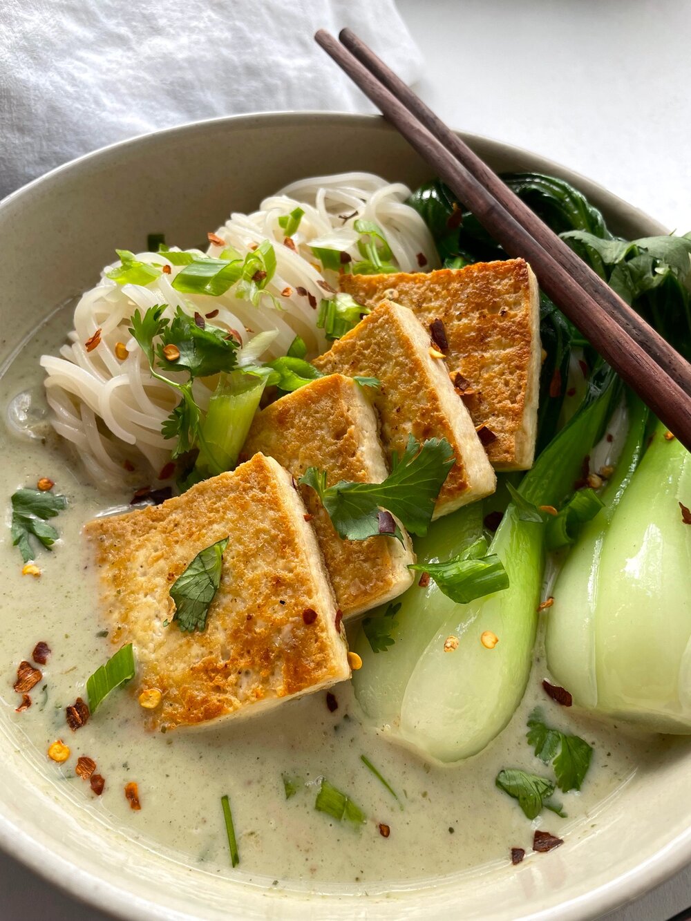 GREEN THAI CURRY WITH RICE NOODLES AND TOFU