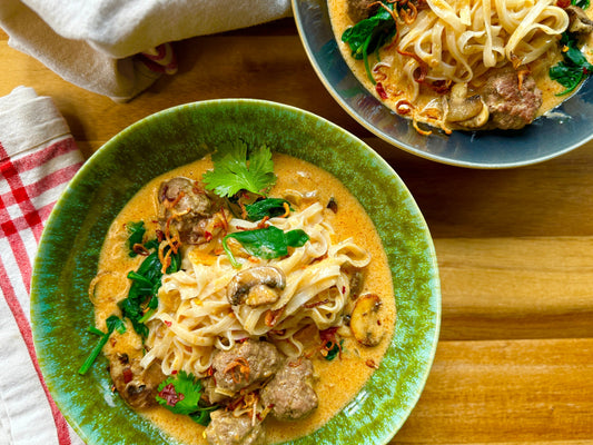 RED THAI CURRY WITH MEATBALLS & NOODLES